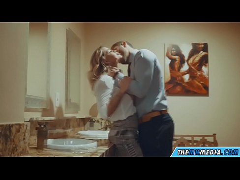 ❤️ Nuair a mheallann blonde busty tú i seomra scíthe poiblí ❤  Porn vk  linn ️❤